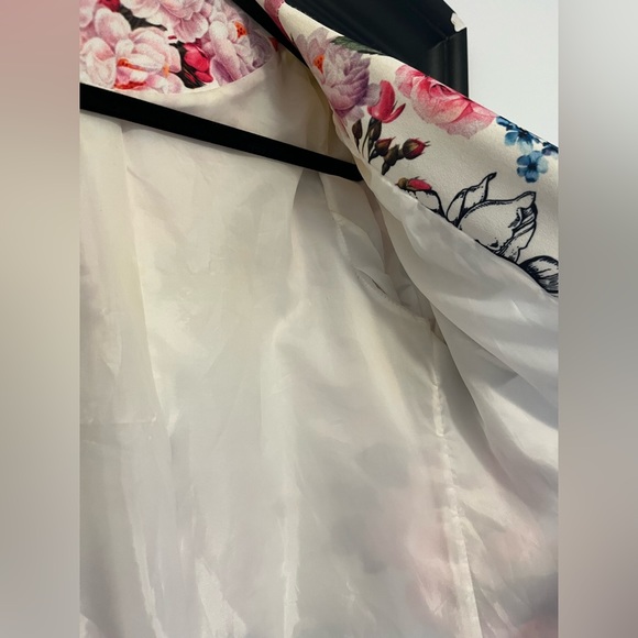Floral Blazer - Picture 4 of 5